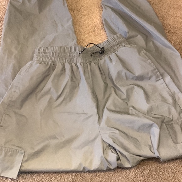 NWOT Forever 21 women’s reflective silver gray jogging pants - Picture 12 of 14